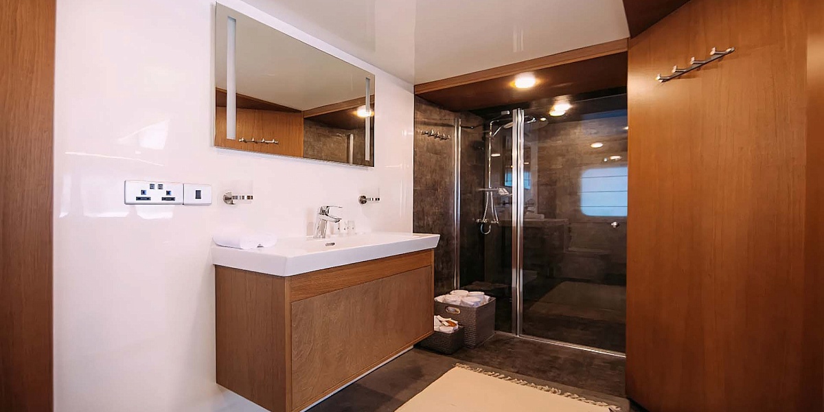 Аренда 31 метровой мега яхты Alice на Мальдивах - всё включено